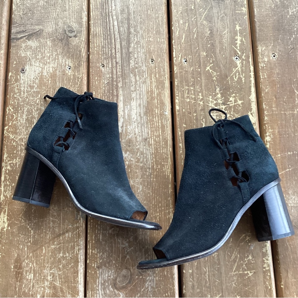 EUC Frye Amy Side Ghillie Lace Up Peep Toe Bootie Black Suede Shoes 8 - Picture 3 of 9